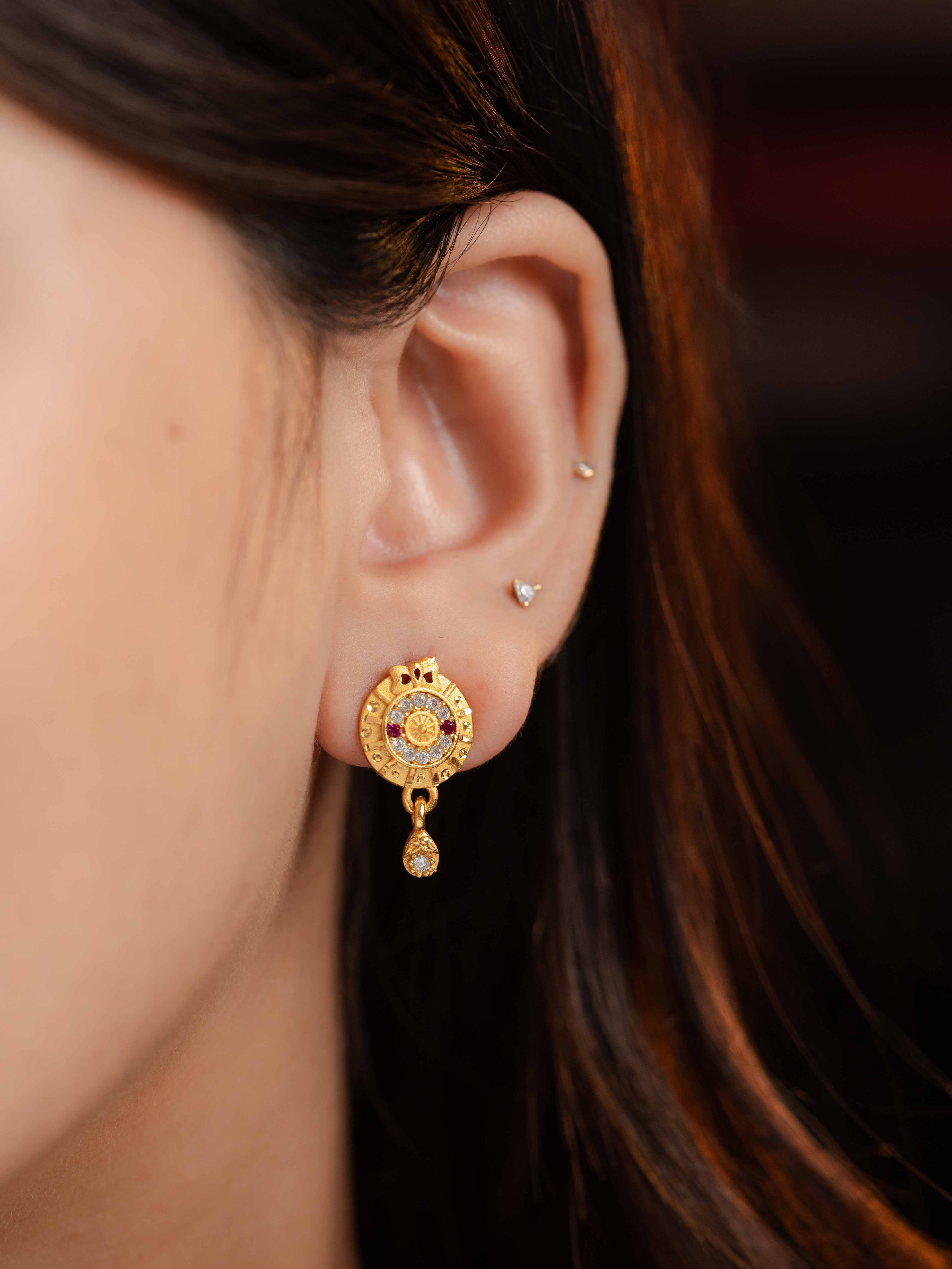 Vidhi Studs