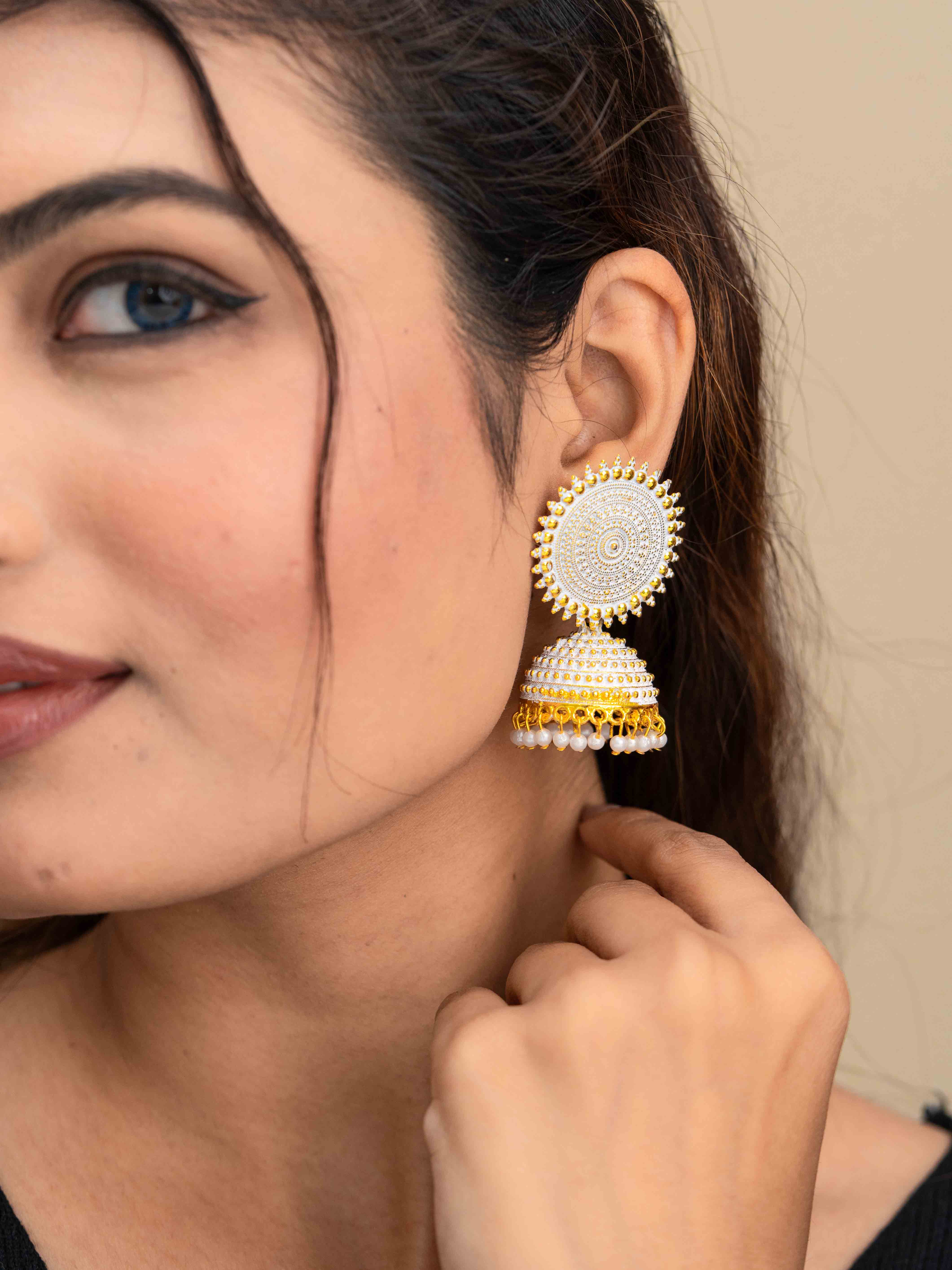 Naira Jhumka
