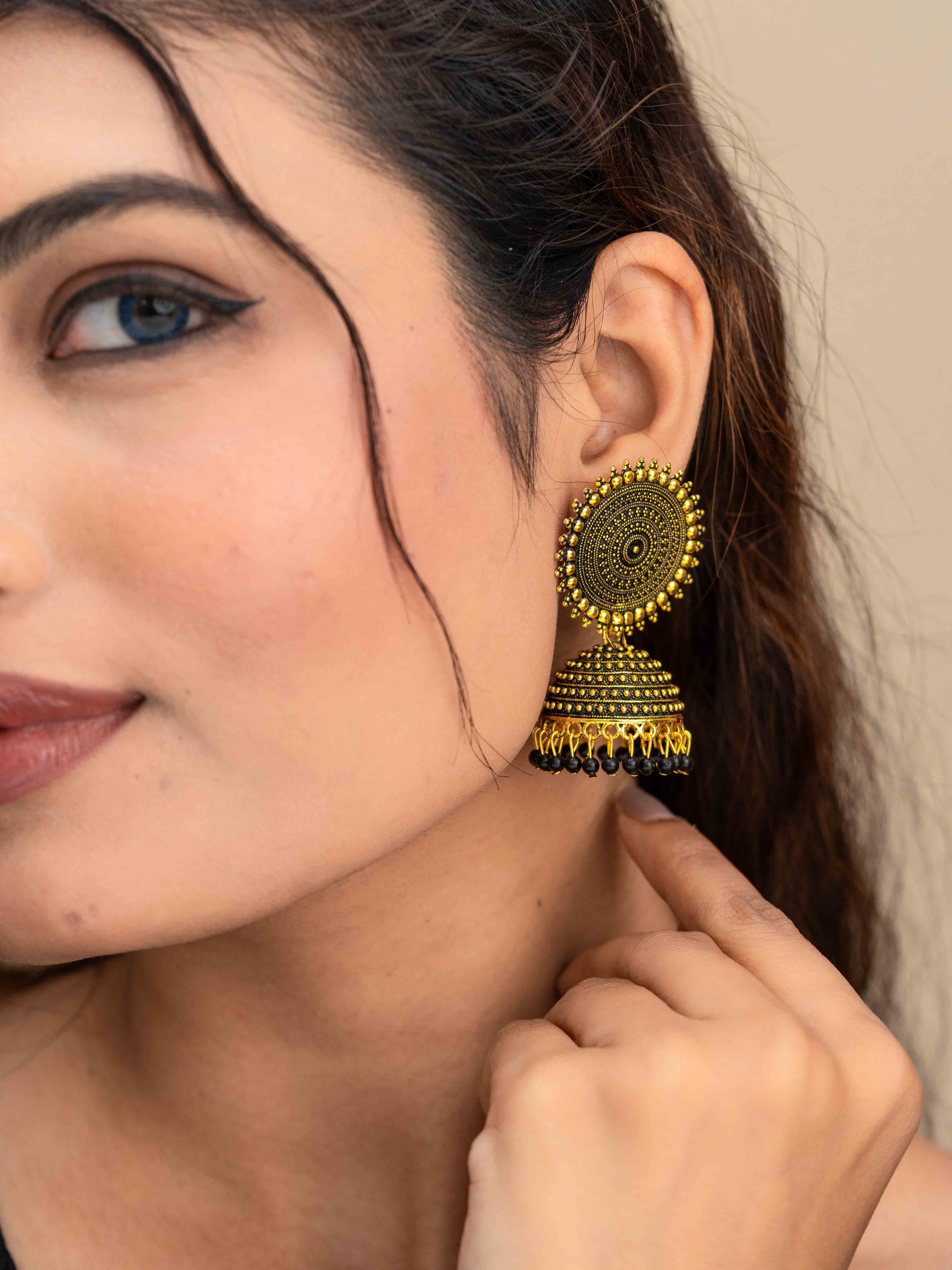 Naira Jhumka